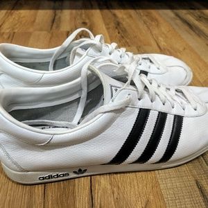 Classic Adidas casual sneaker